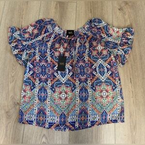 W5 Women's Multicolor Patterned Top 🍁
*NEW WITH TAGS 🏷️